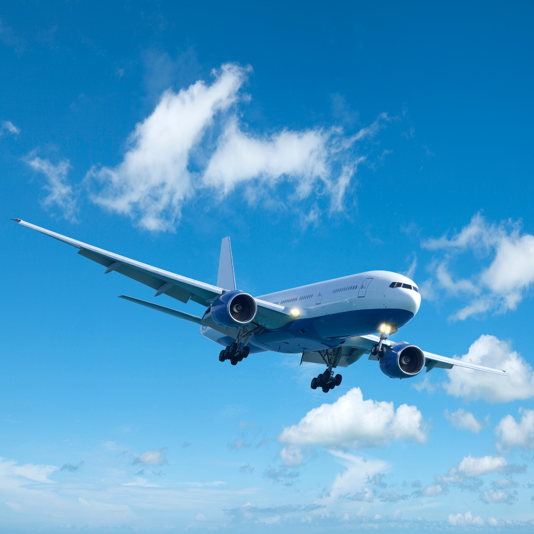 Aeronave ejecutiva en plataforma aeroportuaria